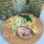 横浜ラーメン　味王 - ラーメン中盛り