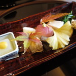 米倉 - 15.12月 鰆あられ揚げ、ふろふき大根、カリフラワー、スッポン玉子、湯葉オランダ煮、金平牛蒡、鰤手毬すし、柚子かぶら、セリ
      