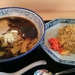 ら～めん 若大将 - 鉄板の半チャン醤油 900円