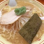 ホープ軒本舗 - かた麺ニンニク味玉^ ^
      3回目にして初のニンニク入り。青‼️
      旨い〜　€=(´Д｀）