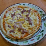 Saizeriya - サラミとパンチェッタのピザです。(2016年1月)
