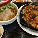 豆の家 - 麻婆豆腐の土鍋かけご飯（小ラーメン付き）