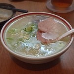 元祖 名島亭 - ラー博は俺の社員食堂。  日伊豚骨半拉麺二番勝負 其の壱  ミニ築炉釜出しとんこつラーメソ！  今日もベタカタで。ご主人 城戸さんがいらっしゃり、和やかな店内。