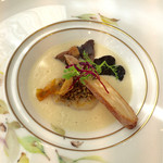 プレヴナンス - 前菜を正面から。バゲットも美味しかったです(^ ^)