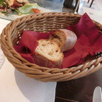 ビストロ ア ラ ドゥマンド - パンは食べ放題！
