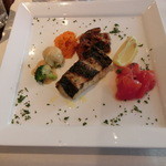 ビストロ ア ラ ドゥマンド - 千葉県産 スズキの香ばしいグリル フレッシュトマト、ラタトゥイユ、キャロットラペ添えでございます