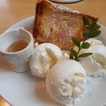 ジジチャリカフェ - トーストシフォン（ハニーレモンソース・バニラアイス）