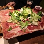 ワインの酒場。ディプント - 生ハムLサイズ。三人でペロリ♪