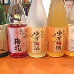 ムーンボウ - 梅酒も何種類か置いてます