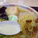 おそば 海月 - ラーメン　箸上げ