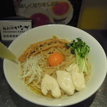麺創研 かなで - 10年春限定-黄金鳥の油そば（蒸し鶏は絶品、でも油が…
