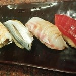 廻る 築地 あいよ寿司 - 赤シャリ五貫