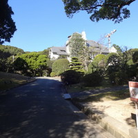 ルアン 神戸迎賓館 - 門からの道