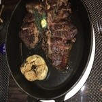 BLT STEAK GINZA - Dry-aged Prime T-bone steak、ニンニクも最高