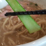 真鯛らーめん 麺魚 - 小松菜