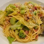 もりのたね - エビとベーコンとトマトのクリームパスタ＋バケット
