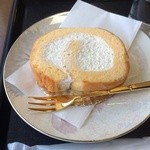 ブローチ - 豆乳と米粉のロールケーキ