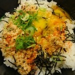 すき家 - 鶏そぼろ丼　たまごかけ