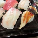 寿司 藤けん鮮魚店 - 
 穴子と鯛。
