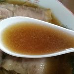 食堂ヒラグシ - 鶏ガラ醤油+魚介スープは出汁がしっかり効いていて高知県の食堂系ラーメンでは一番のお気に入り！