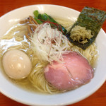 魚介鶏だし塩らぁめん +味玉 750円 税込