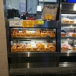 石塚商店 - 正面、揚げ物ショーケース
