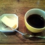 バモノス - ランチのコーヒーとケーキ（チーズケーキ）