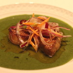 フォリオリーナ・デッラ・ポルタ・フォルトゥーナ - 黒キャベツのスープ　ソテーした鴨のフォアグラとイタリア産人参、赤玉葱添え