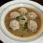 ナングロガル - 豆スープ入り餃子（モモ）