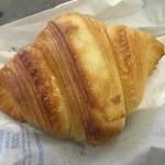 ブランジュリー パリの空の下 - クロワッサン