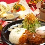 町家カフェ　太郎茶屋鎌倉 - ふっくらジューシー♪ロコモコランチ１３５０円（税込）