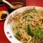 らーめん萬来 - 細切り肉飯♪