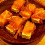 角打ち＋81 カネセ商店 - クリームチーズ生ハム巻き