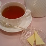 カフェ ドグレース - ショコラベリーティー（ホワイトチョコ付き）