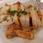 カフェ ドグレース - アフターヌーンティーセットの下段（二人分）