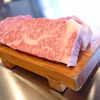 神戸牛ステーキ Ishida. 本店 - 肉質等級A4、BMS値6～7の神戸牛ロース300g×2枚