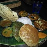 (2016/1/27)ダバミールス2200円也。海老、魚、鶏のカレーにサンバル、ラッサム。安定した美味しさです。