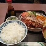 Kicchin Kiku - デラックスポークソテー1100円＋定食セット350円