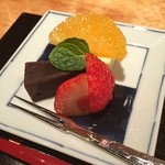 御料理 堀川 - 女将さん手作り羊羹♡
      大豆から手作りらしい〜
      Σ('ω'ﾉ)ﾉ！