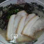 ラーメン力 - テーブルの継ぎ目…やないでラーメン(ちょっとスープこぼしちゃってます)