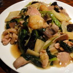 上海餐室 - （2010.8）五目焼きそば（850円）はモツ肉が数種類入った珍しい具材