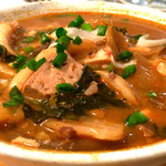 炭焼 金竜山 - 2016/01_まかないメニューのキムチと豆腐、野菜の金竜山風煮込み