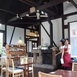 鶴姫 - 店内は山小屋風