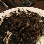 Bihotza - イカの墨煮を混ぜ混ぜ