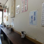 Chuukasoba Idehara - 店内（開店前ですから暖簾をまだかけてません）