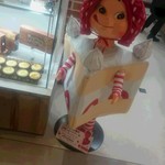 不二家 - お店の前にはペコちゃんが(^^)