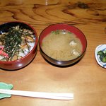 みやちゃん - アナゴ丼・肝入り味噌汁・漬物