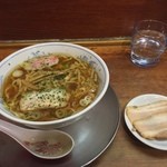龍上海 - ラー博は俺の社員食堂。  月末恒例具材無料券半拉麺二番勝負 其の弐  赤湯しょうゆミニラーメソ！  トッピング無料券をいただいたので、チャーシュー♡  なるとがキュート♡  旨味じんわり