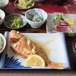 仲泊海産物料理店 - バター焼き１４００円