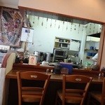 Indo Kare Chaya Nikiru - 店内は、テーブル３卓とカウンター